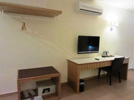 Grand Court Hotel Teluk Intan Room photo
