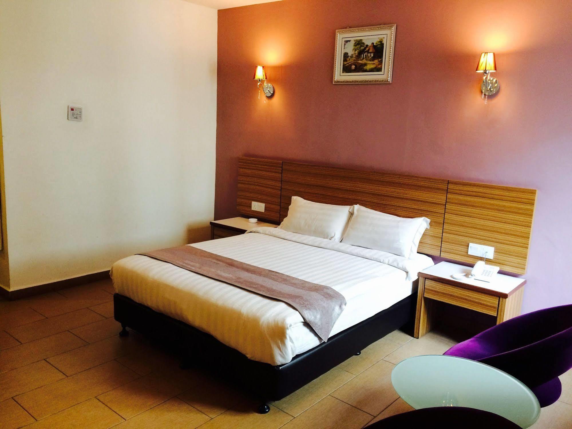 Grand Court Hotel Teluk Intan Exterior photo